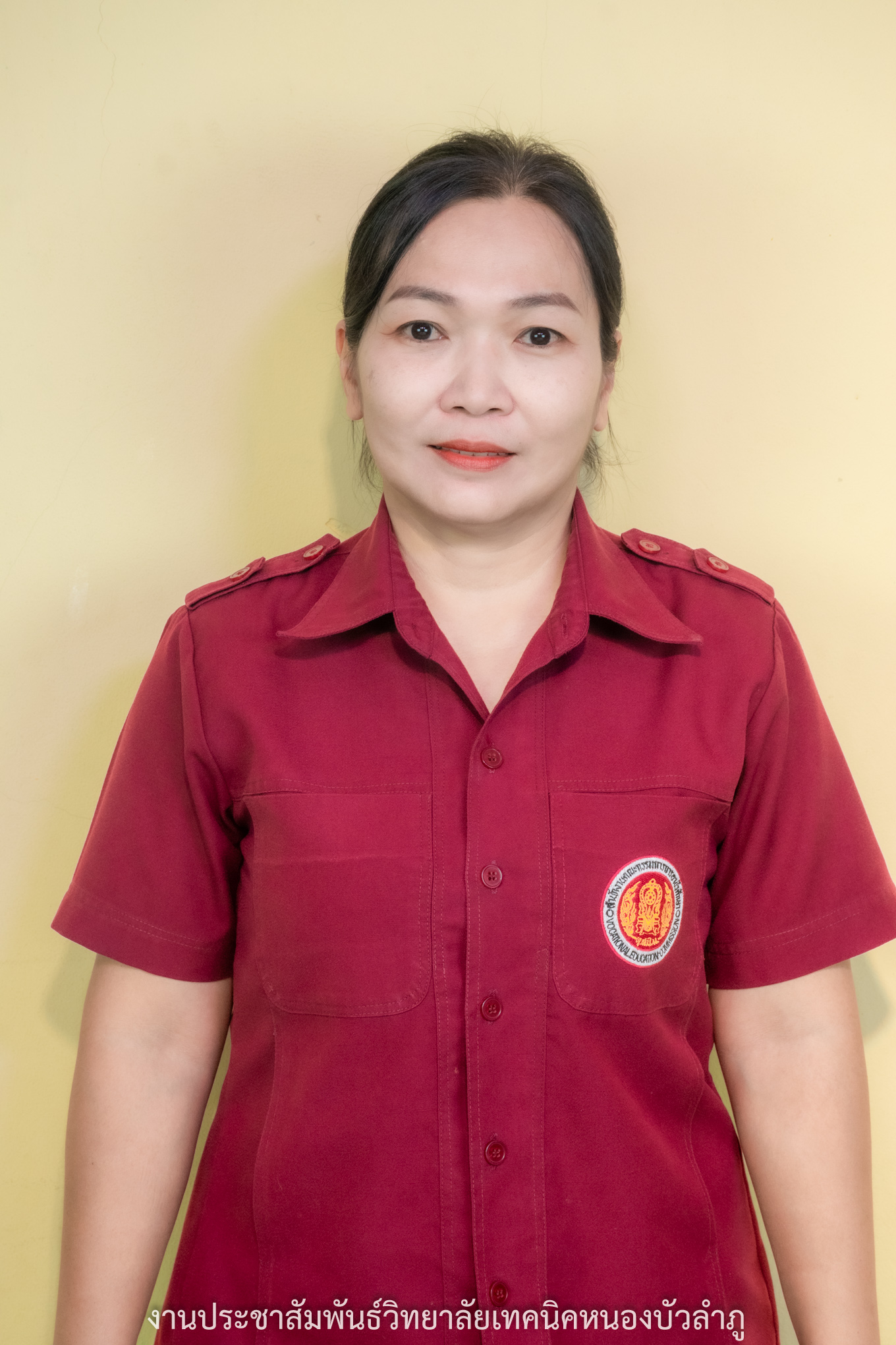 นางจารุวรรณ หาญสุริย์